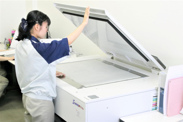 画像：スキャニングサービスの様子