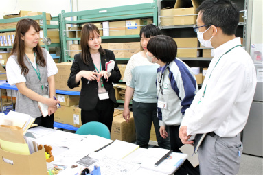 画像：印刷チーム見学時の様子