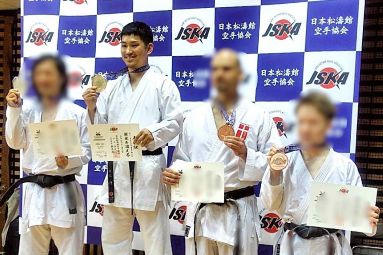 画像：表彰台にて