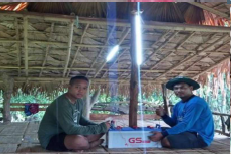 写真：野生生物保護区への蓄電池の寄付(SGS)